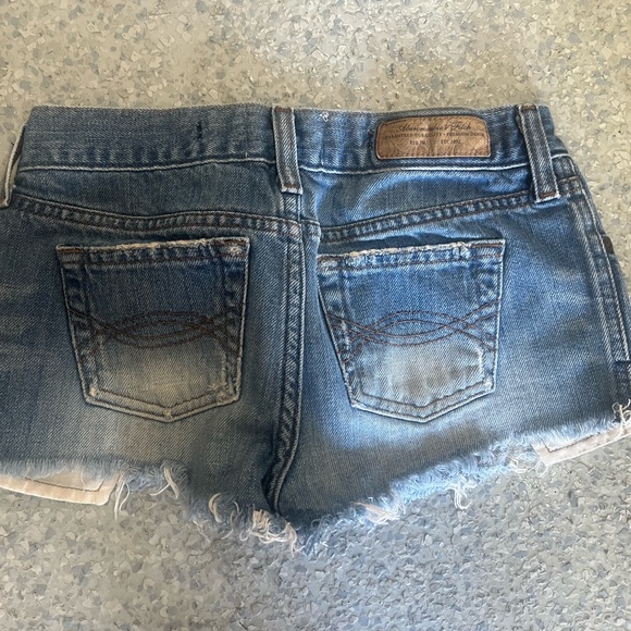 Abercrombie cut off Jean shorts - Picture 3 of 3